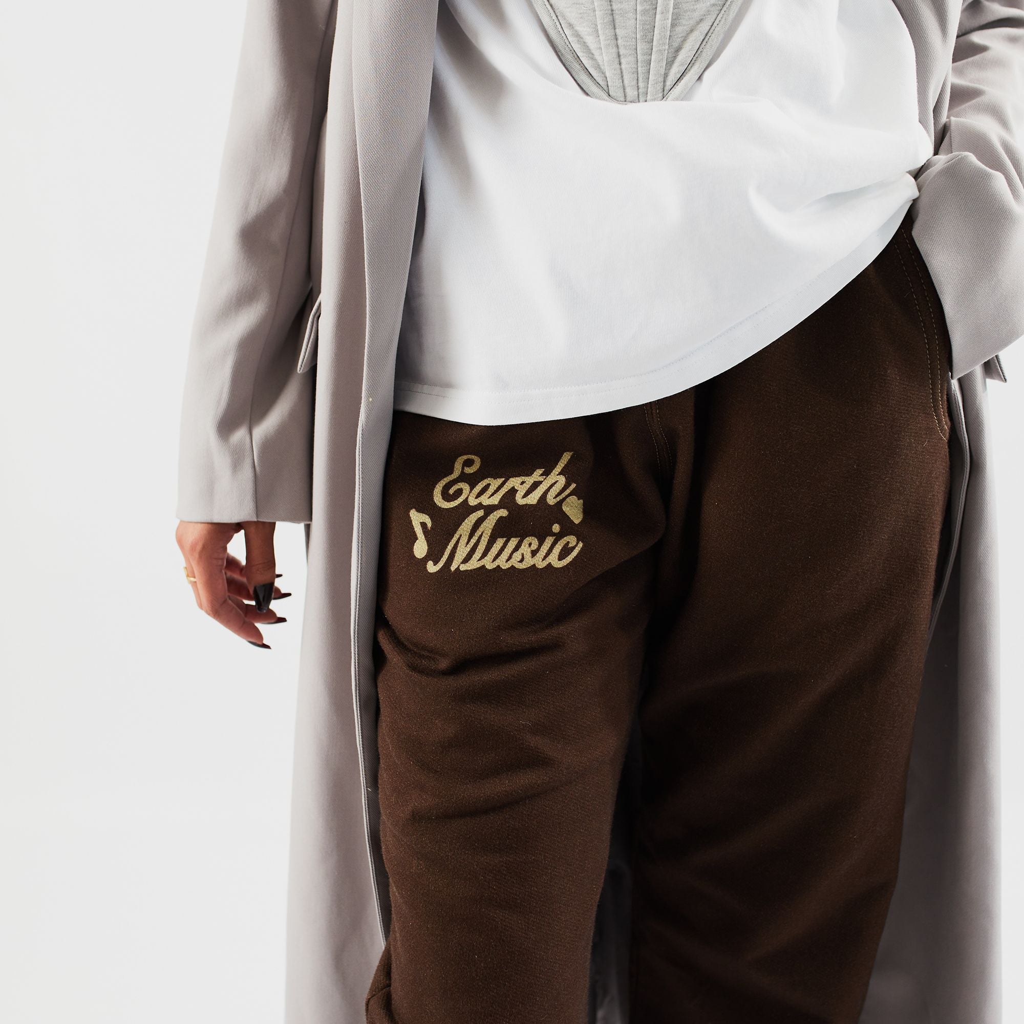 EARTH MUSIC SWEAT PANTS (BROWN)