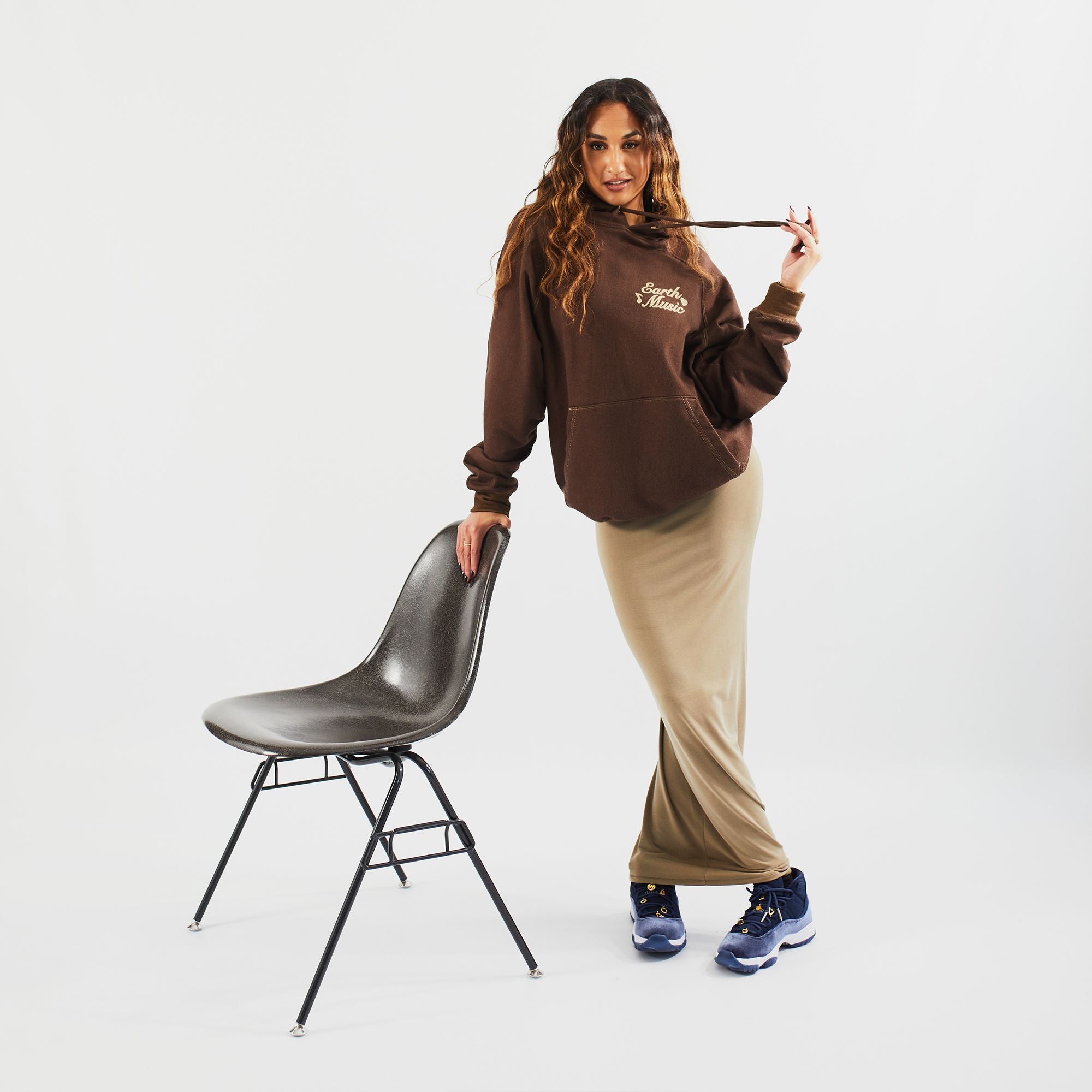 EARTH MUSIC SWEAT SHIRT (BROWN)